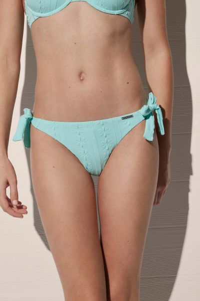 Εικόνα της Ysabel Mora Aqua Μπλε Slip Μαγιό Δετό, Με Ανάγλυφο Σχέδιο.