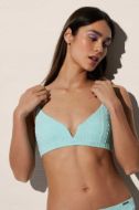 Εικόνα της Ysabel Mora Aqua Μπλε Bikini Top Με Ανάγλυφο Σχέδιο.