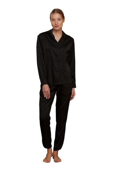 Εικόνα της Noidinotte μαύρη σατέν γυναικεία κουμπωτή πιτζάμα με ανάγλυφο λεοπάρ σχέδιο.