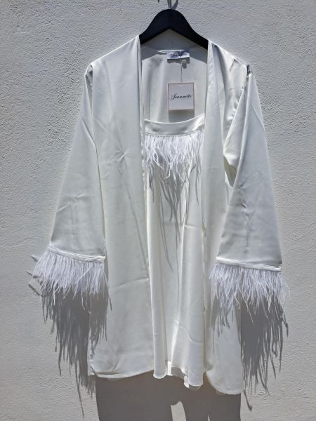 Εικόνα της Jeannette Εκρού Σετ Ρόμπα & Νυχτικό Με Πούπουλα.