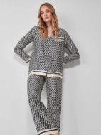 Εικόνα της Gisela Εμπριμέ Μαύρη/Εκρου Viscose Γυναικεία Κουμπωτή Πιτζάμα.