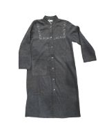 Εικόνα της Jeannette ανθρακί κουμπωτή φλις γυναικεία ρόμπα με κέντημα.