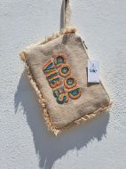 Εικόνα της BLE RESORT COLLECTION ΤΣΑΝΤAKI ΥΦΑΣΜΑΤΙΝΟ ''GOOD VIBES'' ΕΚΡΟΥ ΜΕ ΜΠΛΕ/ΠΟΡΤΟΚΑΛΙ ΧΑΝΤΡΕΣ 10X7. (ΚΩΔ.: 5-42-885-0043)