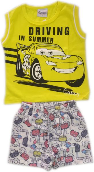 Εικόνα της Παιδική αγορίστικη πιτζάμα από 100% βαμβάκι. Κίτρινη αμάνικη μπλούζα με στάμπα. Εμπριμέ σορτς.