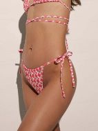 Εικόνα της Ysabel Mora Brazilian Bikini Bottom Μαγιό Κοραλί Με Γεωμετρικά Σχέδια.