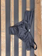 Εικόνα της Sls Ibiza Hipster. Μαύρο γυναικείο σλιπ μαγιό με κοψίματα.