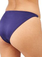 Εικόνα της Dorina Filao Tanga μπλε με χρυσή αλυσίδα στα πλαϊνά.