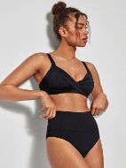 Εικόνα της Gisela Μαύρο Bikini Μαγίο Top, Χωρίς Μπανέλες, Με Ελαφριά Επένδυση.