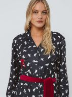 Εικόνα της Γιώτα Μαύρη Εμπριμέ Βαμβακερή Κουμπωτή Πιτζάμα.