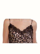 Εικόνα της Elite λεοπάρ σατέν τοπ με δαντέλα.