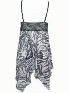 Εικόνα της Ροζ νυχτικό plus size από ελαστικό δίχτυ σε τύπωμα zebra print με γραμμές από ασημοκλωστή και δαντέλα. Σετ με ασορτί string.