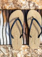 Εικόνα της Noidinotte μπεζ/μαύρες τύπου ψάθινες σαγιονάρες.