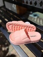 Εικόνα της Noidinotte ροζ γυναικείες παντόφλες.