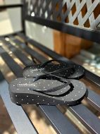 Εικόνα της Noidinotte μαύρες πουά σαγιονάρες με πλατφόρμα.