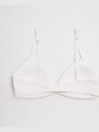 Εικόνα της Ysabel Mora λευκό σουτιέν χωρίς μπανέλα, με ελαφριά επένδυση.