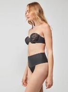 Εικόνα της Gisela Μαύρο Σουτιέν Strapless Με Δαντέλα, Μπανέλες & Ελαφριά Επένδυση.