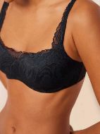 Εικόνα της Triumph Body Make Up Illusion Lace Balconette Μαύρο Σουτιέν Με Μπανέλα & Ελαφριά Επένδυση. (Κωδ.: 10219845-0004