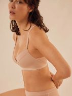 Εικόνα της Ysabel Mora Nude σουτιέν χωρίς μπανέλα, με ελαφριά επένδυση.