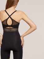 Εικόνα της Full Coverage Bra. Μαύρο σουτιέν με μπεζ λεπτομέρειες. Ελαφριά επένδυση και μπανέλα. Φαρδύ πλαϊνό και ρυθμιζόμενες ράντες.