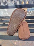 Εικόνα της Noidinotte καφέ προβατέ ανδρικές παντόφλες.