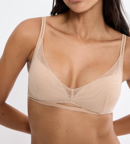 Εικόνα της Triumph Breathe & Lift Smart PU Μπεζ Σουτιέν , Χωρίς Μπανέλες & Με Ελαφριά  Ενίσχυση.
